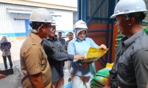 Pastikan Stok Beras Aman, Anggota DPR RI Fraksi Partai Gerindra Annisa Mahesa Sidak Gudang Bulog Serang