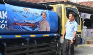 Marlyn Maisarah Bantu Air Bersih untuk Warga Babakan Madang
